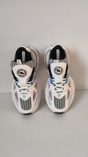 کفش زنانه بالنسیاگا شیکاگو سفید یاسی آبی کفش اسپرت زنانه بالنسیاگا شیکاگو نمای کناری کفش زنانه بالنسیاگا جزئیات رویه کفش زنانه بالنسیاگا شیکاگو زیره کفش زنانه بالنسیاگا شیکاگو